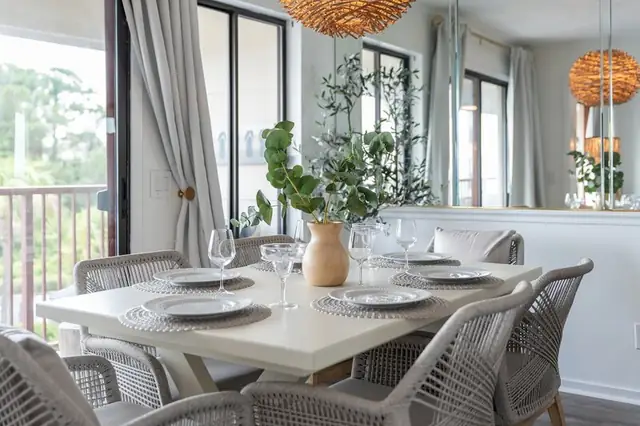 Dining area at Admiral’s Row 215