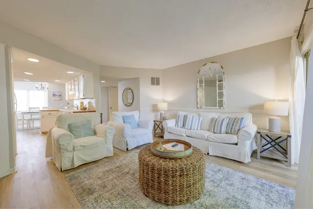 Living room at Beach Arbor 6