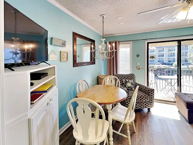 Dining area at Hilton Head Island Beach & Tennis Resort 148
