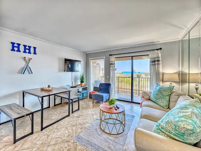 Living room at Hilton Head Island Beach & Tennis Resort 130