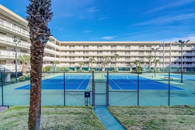 Courts and buildings at Hilton Head Resort