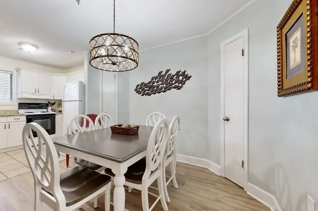 Dining area at Hilton Head Resort 4434