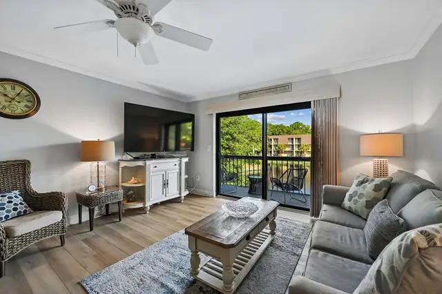 Living room at Island Club 152