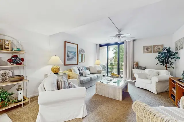 Living room at Island Club 107