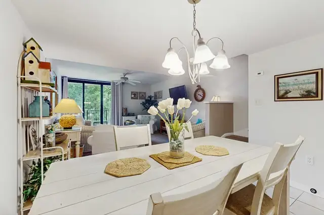Dining area at Island Club 107