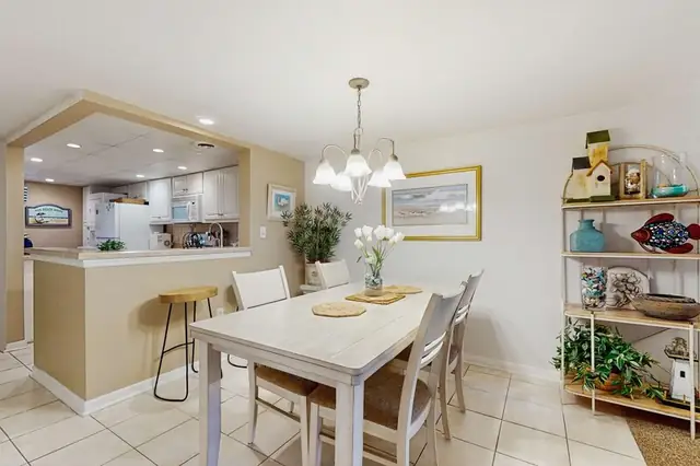 Dining area at Island Club 107