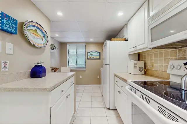 Kitchen at Island Club 107