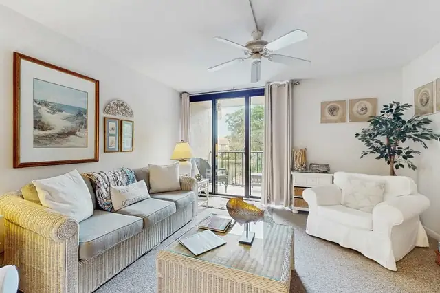 Living room at Island Club 107