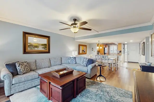 Living room at Island Club 1203