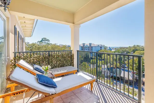 Balcony at North Shore Place 502