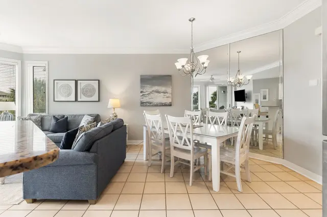 Dining area at SeaCrest 2208