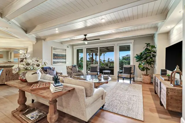 Living room at SeaCrest 1013