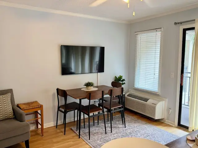 Dining area at Seaside Villas 184