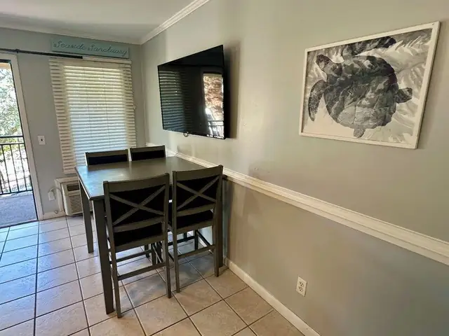 Dining area at Seaside Villas 249