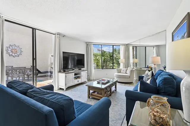 Living room at Shorewood Villas 223