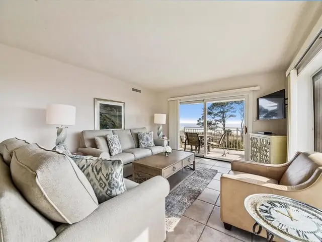 Living room at Shorewood Villas 407