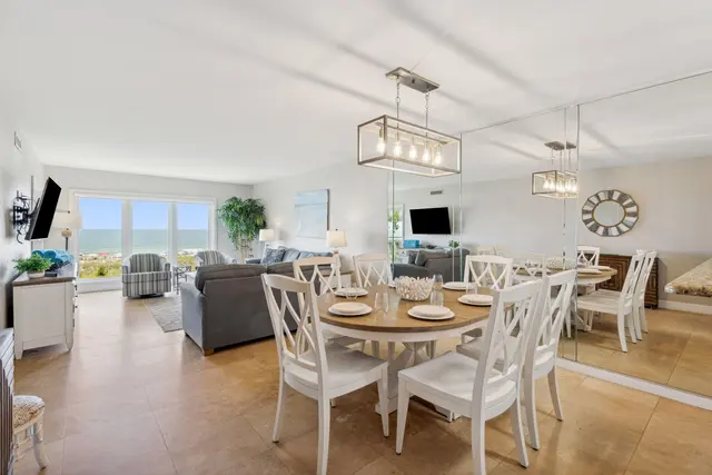 Dining area at Shorewood Villas 405