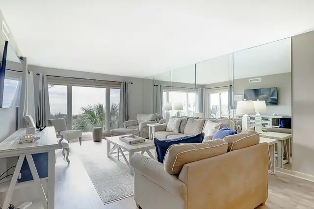 Living room at Shorewood Villas 311