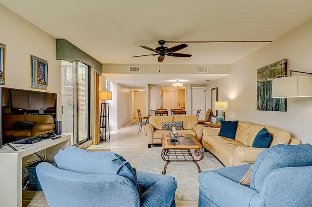 Living room at Shorewood Villas 422