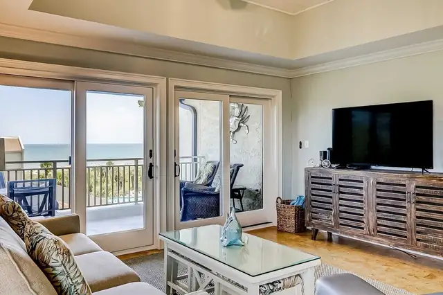 Living room at Shorewood Villas 530