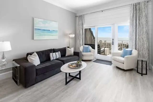 Living room at Shorewood Villas 536