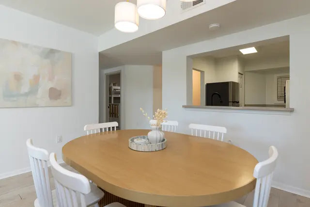 Dining area at Shorewood Villas 137