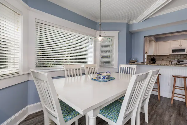 Dining area at Shorewood Villas 339