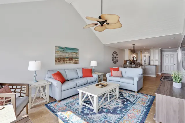 Living room at Shorewood Villas 503