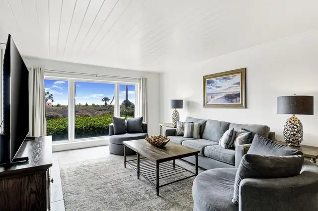 Living room at Shorewood Villas 109