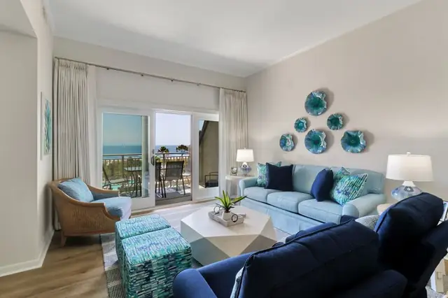 Living room at Shorewood Villas 533