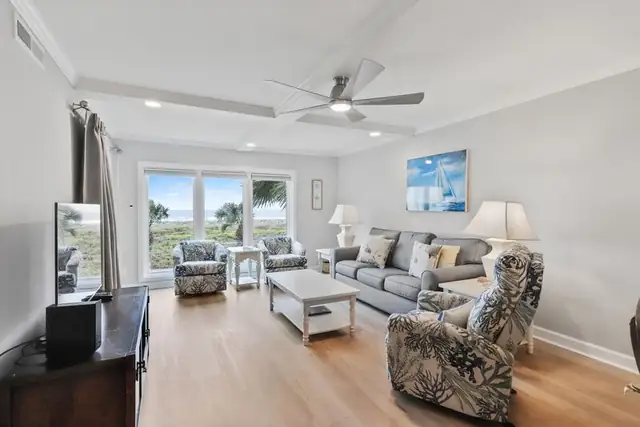 Living room at Shorewood Villas 205