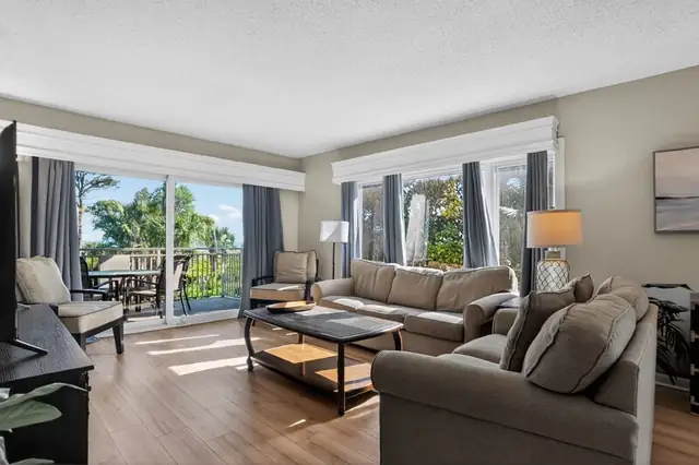 Living room at Shorewood Villas 207
