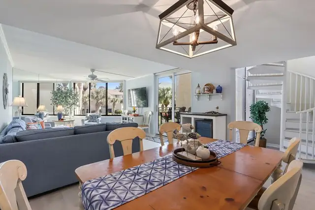 Living room at Shorewood Villas 421