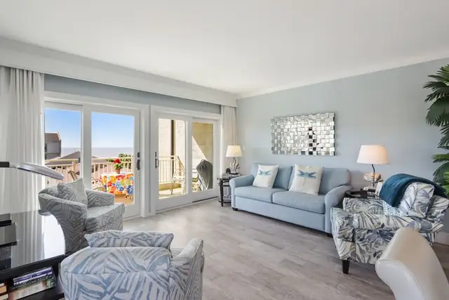 Living room at Shorewood Villas 430