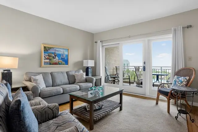 Living room at Shorewood Villas 436