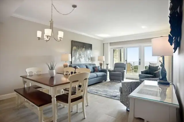 Living room at Shorewood Villas 437