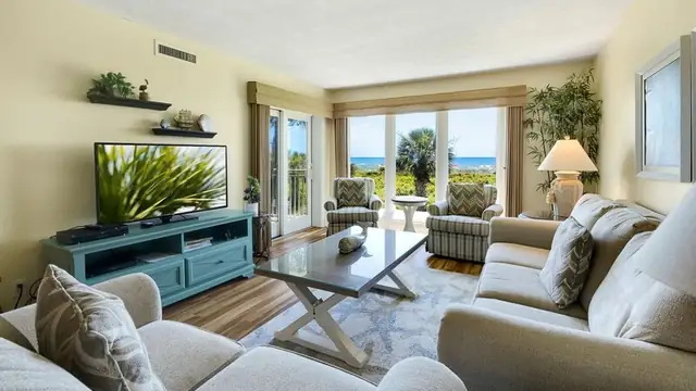 Living room at Shorewood Villas 203
