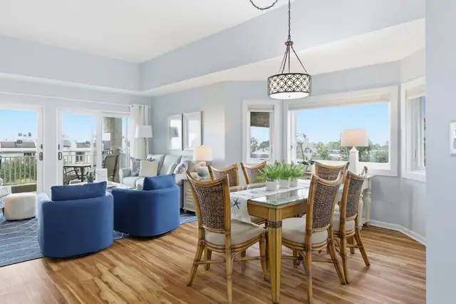 Living room at Shorewood Villas 539