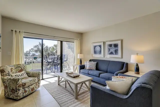 Living room at Shorewood Villas 232