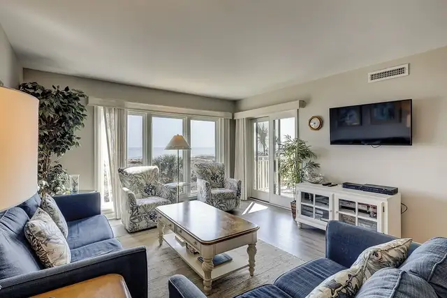 Living room at Shorewood Villas 304