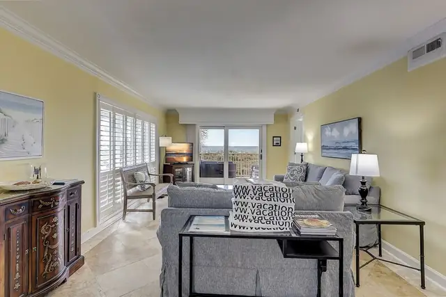 Living room at Shorewood Villas 206