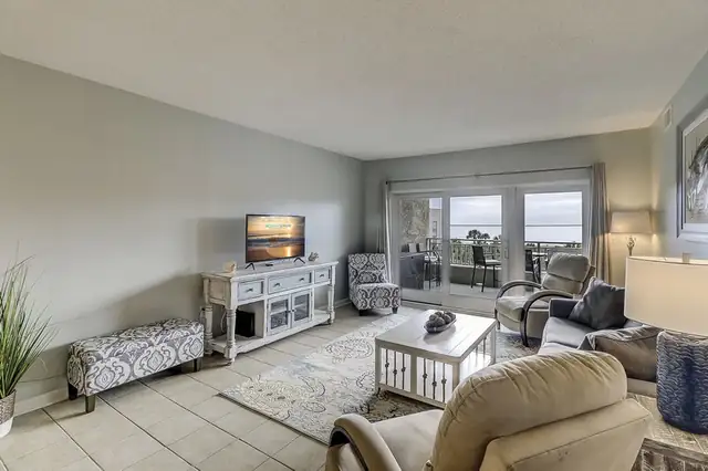 Living room at Shorewood Villas 435