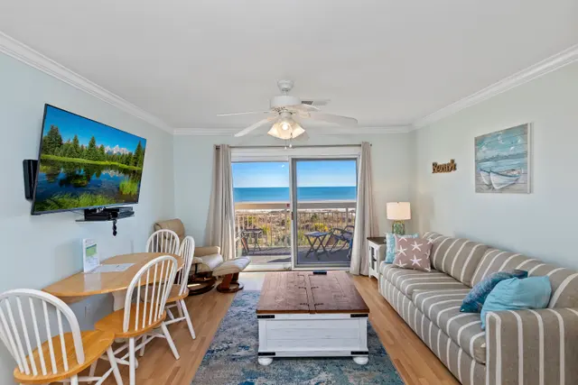 Living room at The Breakers 336