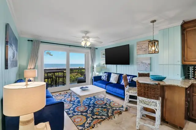 Living room at The Breakers 212