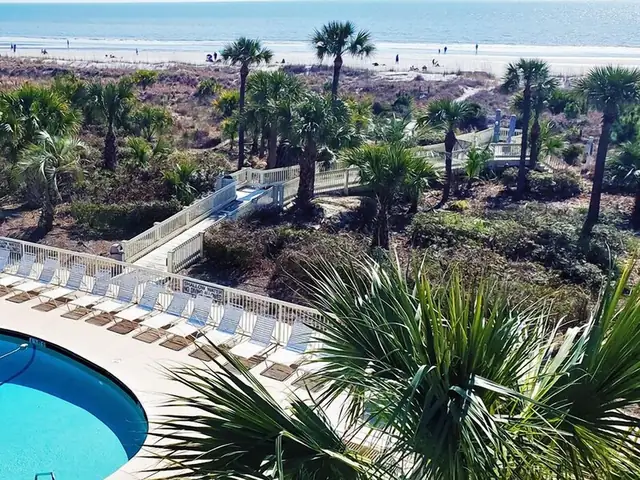 The Breakers's shared pool