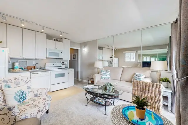 Living room at The Spa on Port Royal Sound 1102