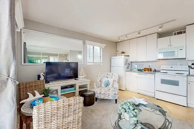 Living room at The Spa on Port Royal Sound 1102