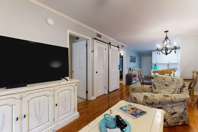 Living room at The Spa on Port Royal Sound 1123