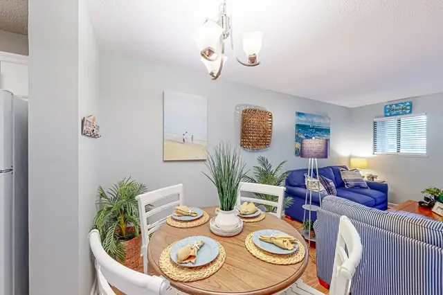 Dining area at The Spa on Port Royal Sound 1218