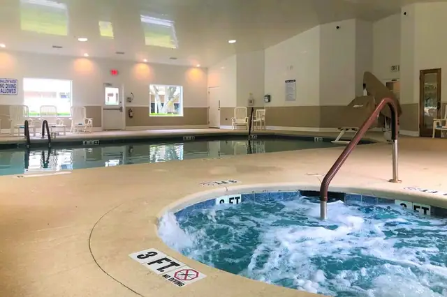 The Spa on Port Royal Sound's shared pool